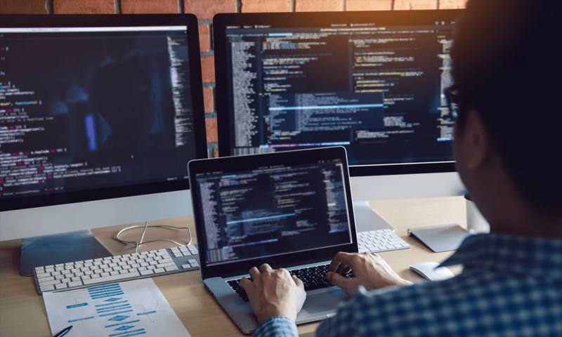 数据科学选型：R与Python如何赋能金塔县网站建设？